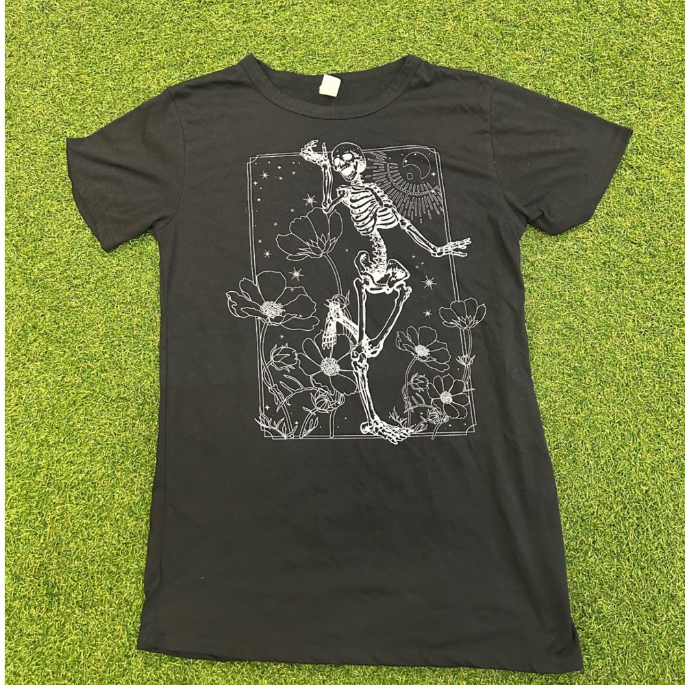 Skeleton Dancing Flowers Graphic Tee Black Short Sleeve Celestial Shirt Medium